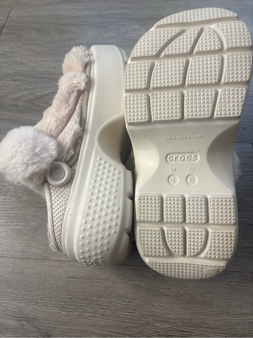WORN ONCE - CROCS Classic Plush Lined Clog in Cream